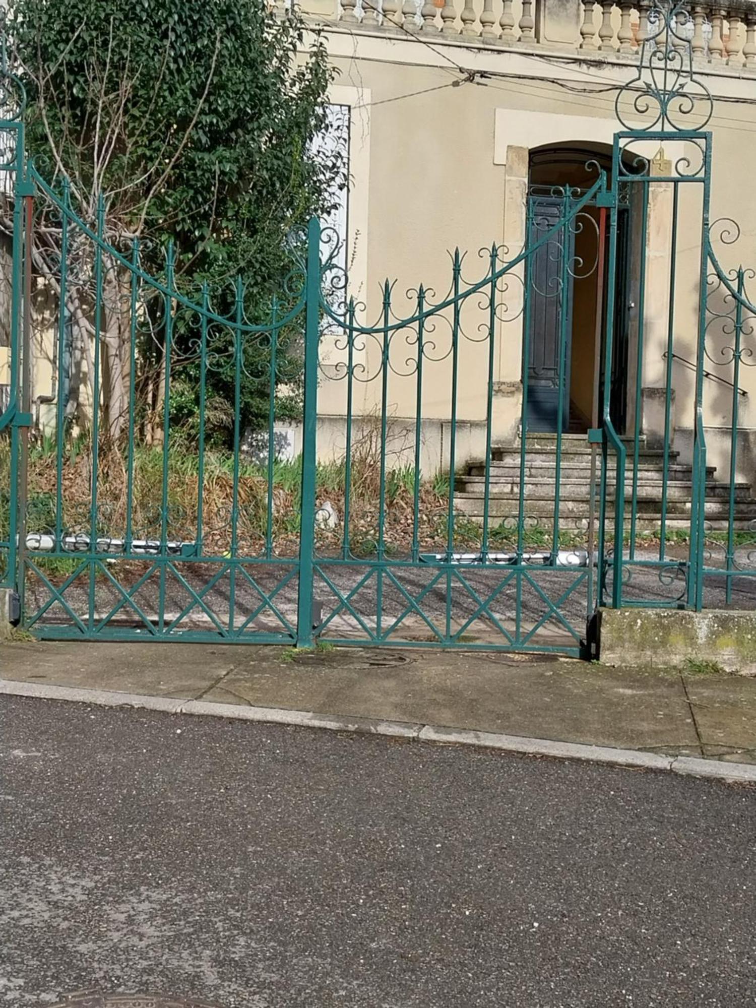 Maison Quai De La Fontaine Parking